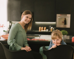 mothers-day-concept_23-2147797130