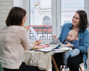 woman-textile-designer-young-mother-with-baby-choosing-fabrics_116407-7170